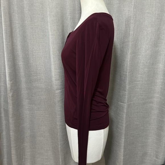 American Eagle Sz Xs Long Sleeve Tissue Tee-Purple-3 Button Front-Viscose-EUC - Picture 5 of 15